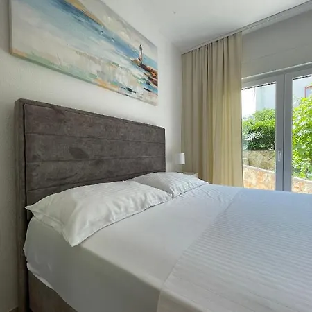 Tina, Modern, Private Seaview Outdoor Terrace, Bbq, Close To Beach, 2 Bedrooms 트로기르