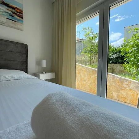 아파트 Tina, Modern, Private Seaview Outdoor Terrace, Bbq, Close To Beach, 2 Bedrooms *