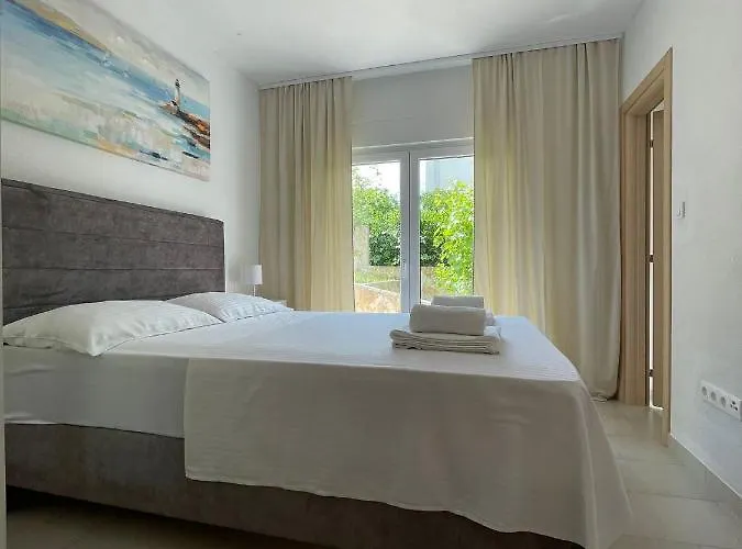 Tina, Modern, Private Seaview Outdoor Terrace, Bbq, Close To Beach, 2 Bedrooms Appartement *