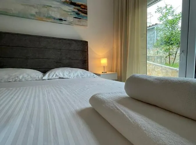Appartement Tina, Modern, Private Seaview Outdoor Terrace, Bbq, Close To Beach, 2 Bedrooms