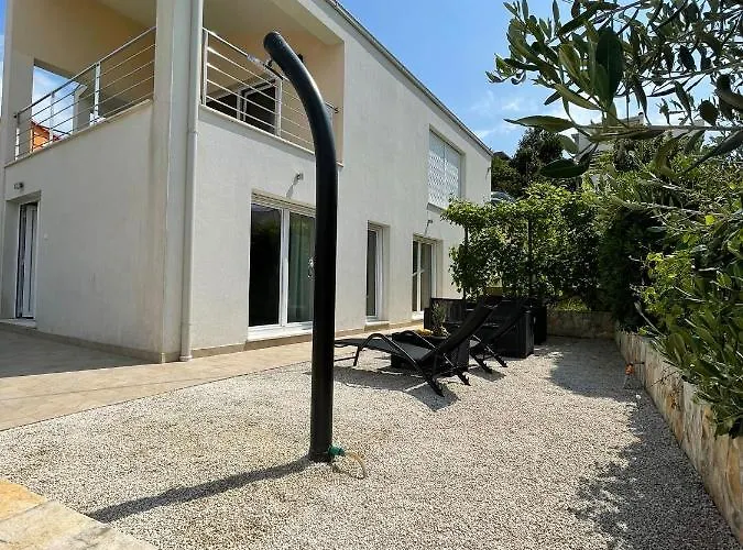 Tina, Modern, Private Seaview Outdoor Terrace, Bbq, Close To Beach, 2 Bedrooms Appartement *