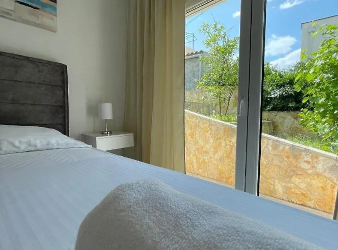 Appartement Tina, Modern, Private Seaview Outdoor Terrace, Bbq, Close To Beach, 2 Bedrooms *