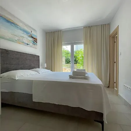 Tina, Modern, Private Seaview Outdoor Terrace, Bbq, Close To Beach, 2 Bedrooms Lejlighed *